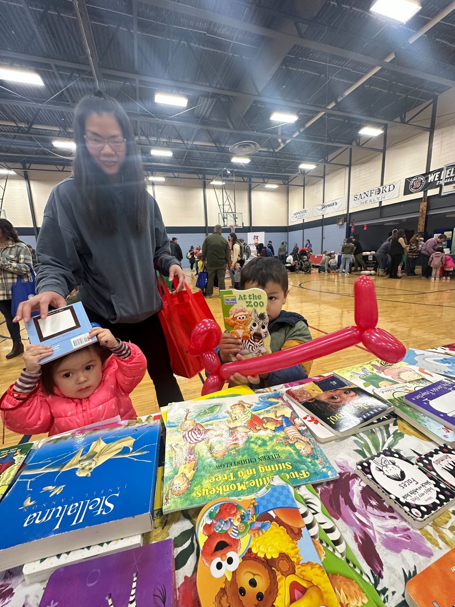 Reach Out & Read Minnesota tweet media