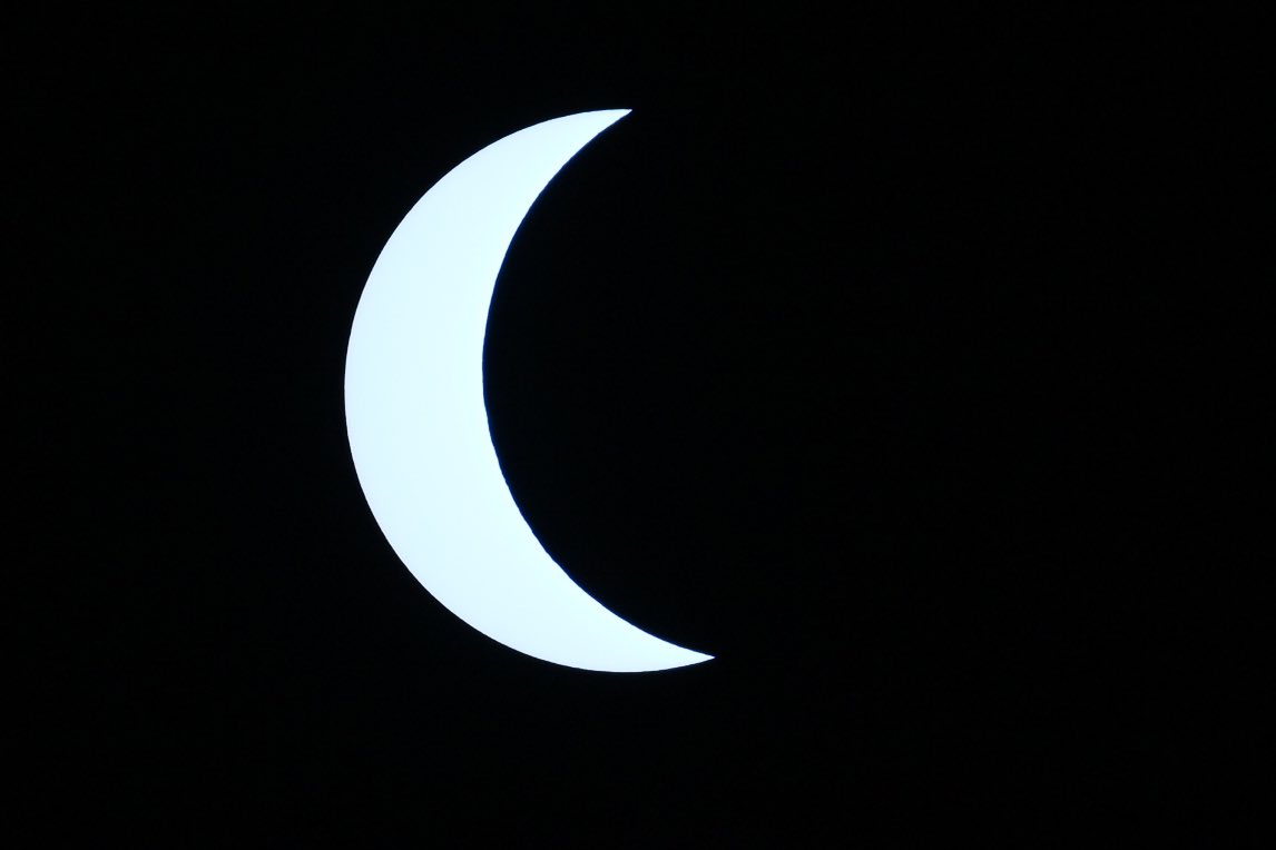 #Eclipse 70% around 310pm. #mtpleasant #scwx #Eclipse2024 @SheaGibsonWx @RobStormTeam2 @gracelowewx @joshmarthers @chswx @weatherchannel @NWSCharlestonSC @CarolinaWxGroup