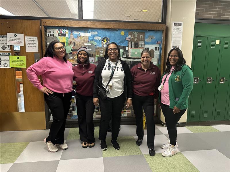 TheFundChicago's tweet image. We&apos;re still celebrating APs! Fund members visited @NealFSimeon_CA, @EMPEHI4Ever, and @LMSAEagles (not pictured) on the south side of Chicago. #CPSrunsonAPs #APpreciationWeek