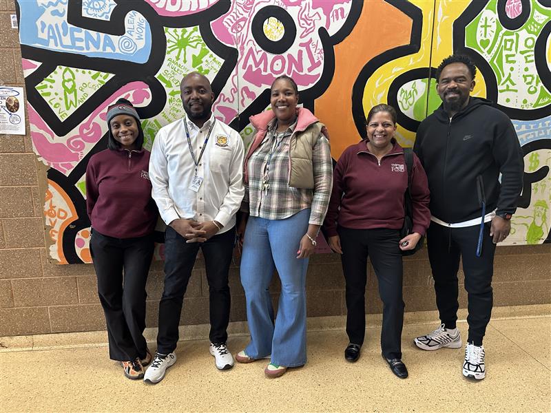 TheFundChicago's tweet image. We&apos;re still celebrating APs! Fund members visited @NealFSimeon_CA, @EMPEHI4Ever, and @LMSAEagles (not pictured) on the south side of Chicago. #CPSrunsonAPs #APpreciationWeek