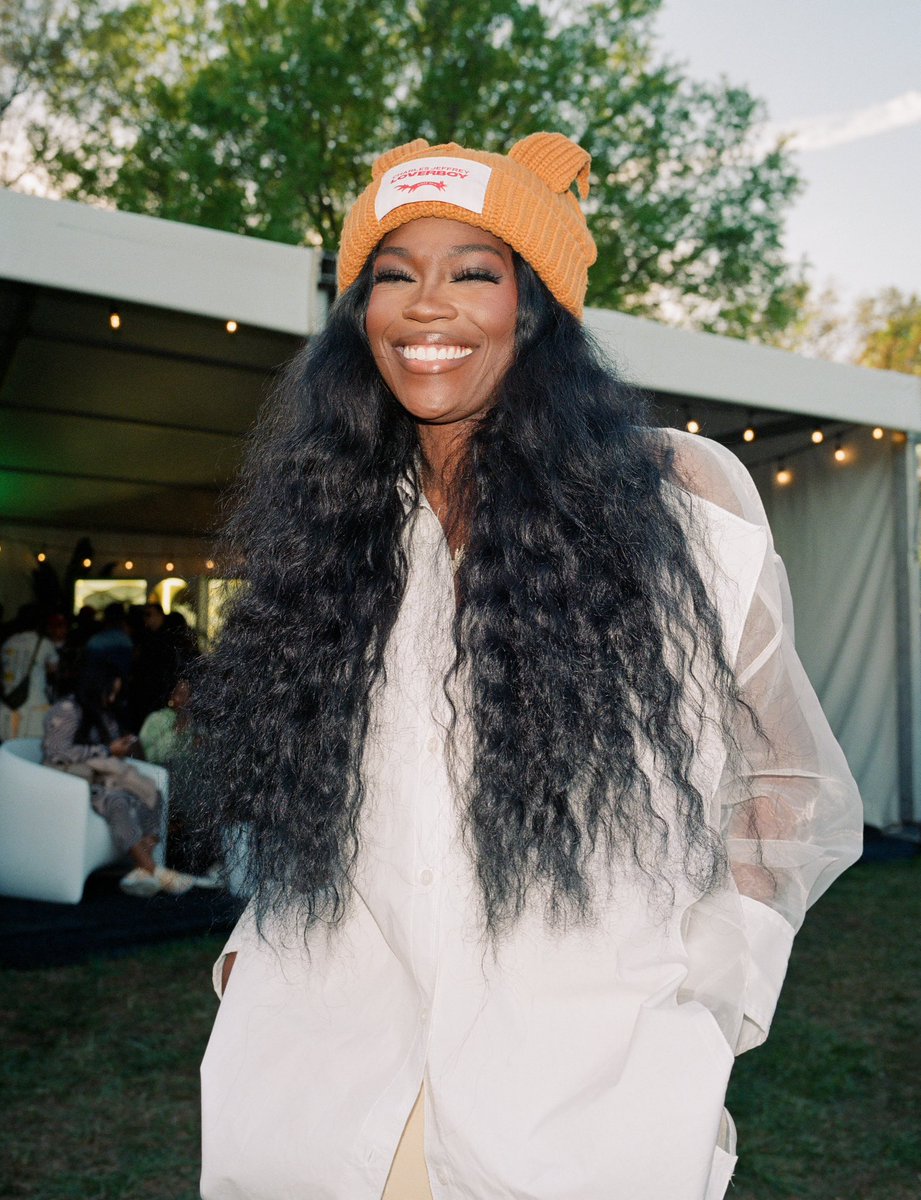 6LACK x Amber Grimes <a href="/BurrCardi/">Amber Grimes</a> 🌞 at Dreamville Fest

Photographed on film 🤭