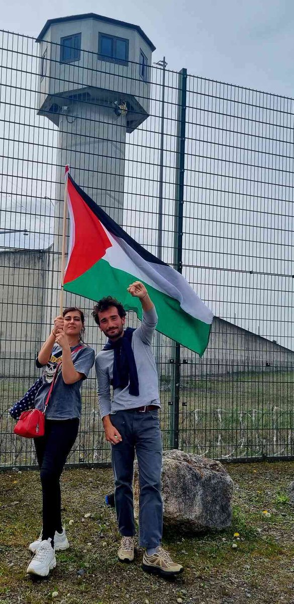 🔴 FACE À LA PRISON DE LANNEMEZAN POUR DEMANDER LA LIBÉRATION DE GEORGES IBRAHIM ABDALLAH 

Des membres de Tsedek étaient présents au côté de 1000 à 2000 personnes, ce week-end pour réclamer la libération de Georges Ibrahim Abdallah,