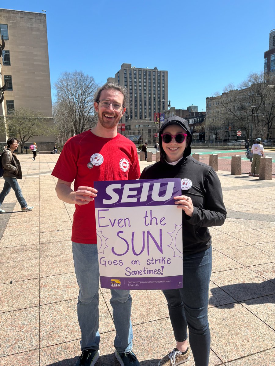 Then I found the best picket sign of the day from a striking member of @gradworkersofBU @SEIU509 @SEIU! Picket lines always showcase the ingenuity and creativity of workers 😍 These workers are encountering fierce opposition. @BU_Tweets workers deserve a fair contract!