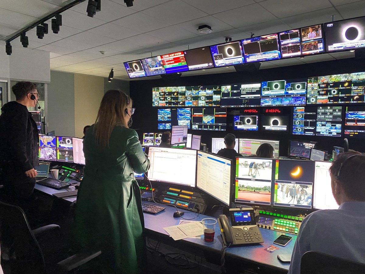 If you walk in on your line &amp; senior standing in the control room that’s your cue to vacate the premises - some stuff is going down. In this case - a total eclipse. <a href="/alexanderhall/">Alexander Hall</a>