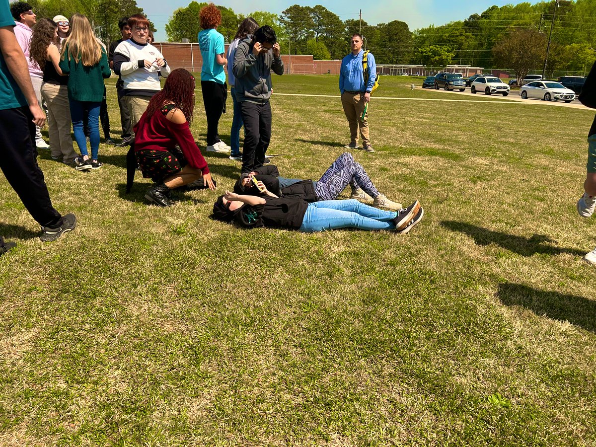 Solar Eclipse 2024 @OLH_HCS @HenryCountyBOE A perfect day for a celestial spectacle 🌒! @drhafza @TermerionMLakes