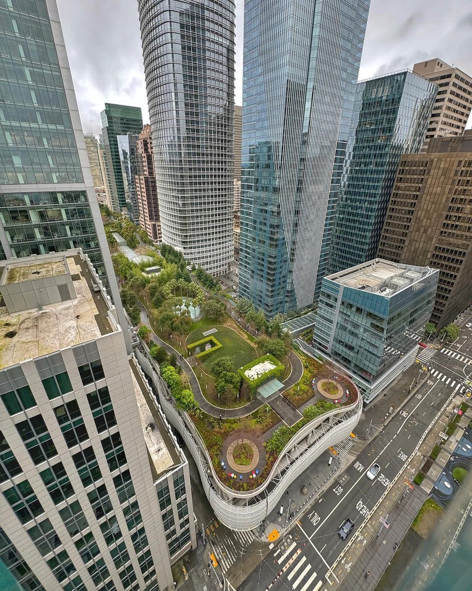 Discover a rooftop oasis in @OnlyInSF at Salesforce Park, an elevated garden built atop the @TransitCenterSF. 🌳 The five-acre park offers fitness classes, guided tours, and a beer garden. 🍺 Arrive in style by taking the free gondola up. 🚡 📷 sabinawonders on IG