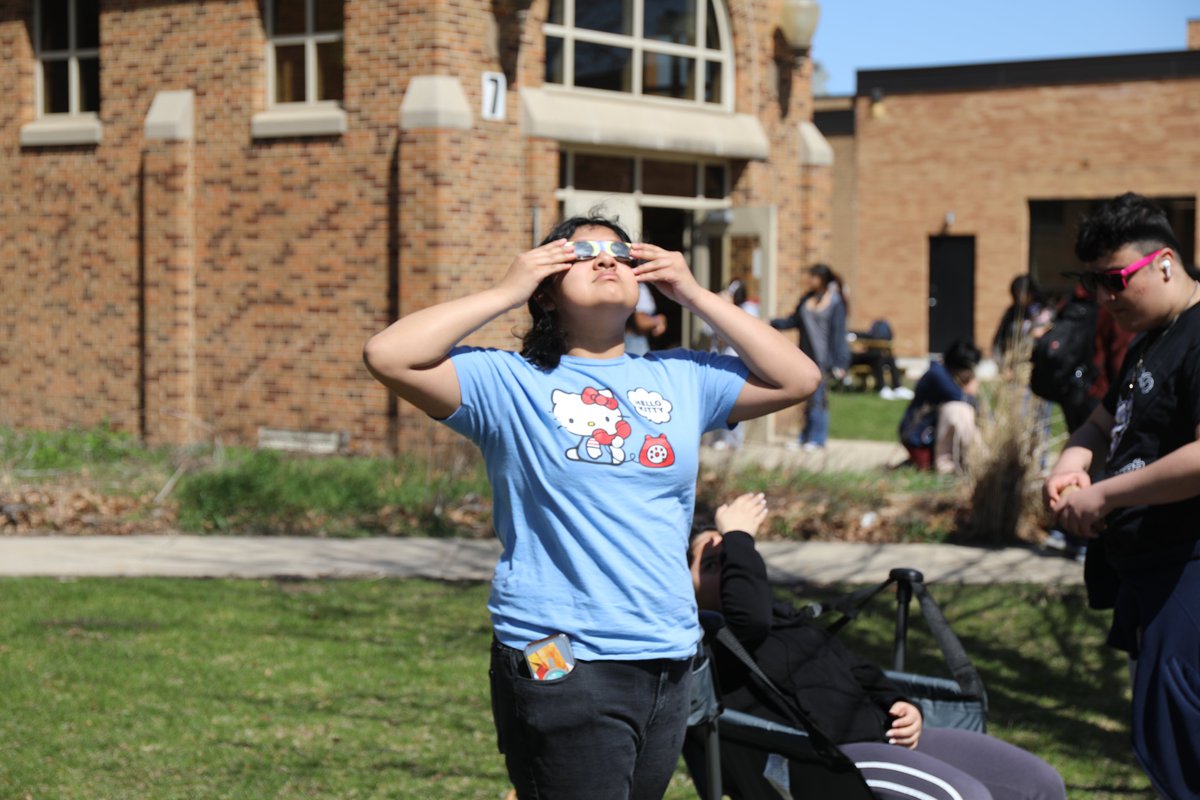 The Astronomy Club held an event today to view and learn about the eclipse. Great turnout of students on the afternoon of a half day of school. #207now