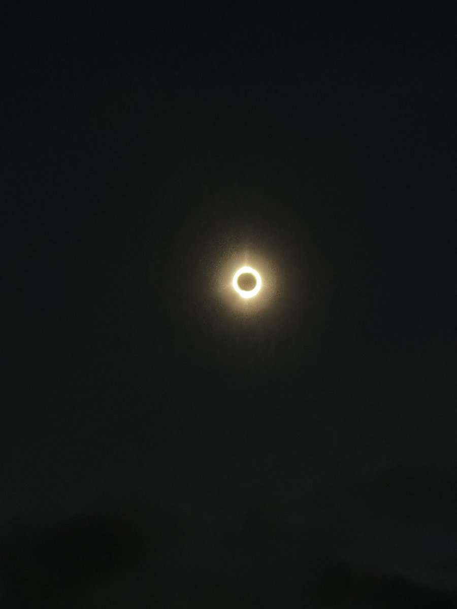 plushiesoup's tweet photo. posted on wrong acc but SOLAR eclipse :D https://t.co/rG00NlRZDA