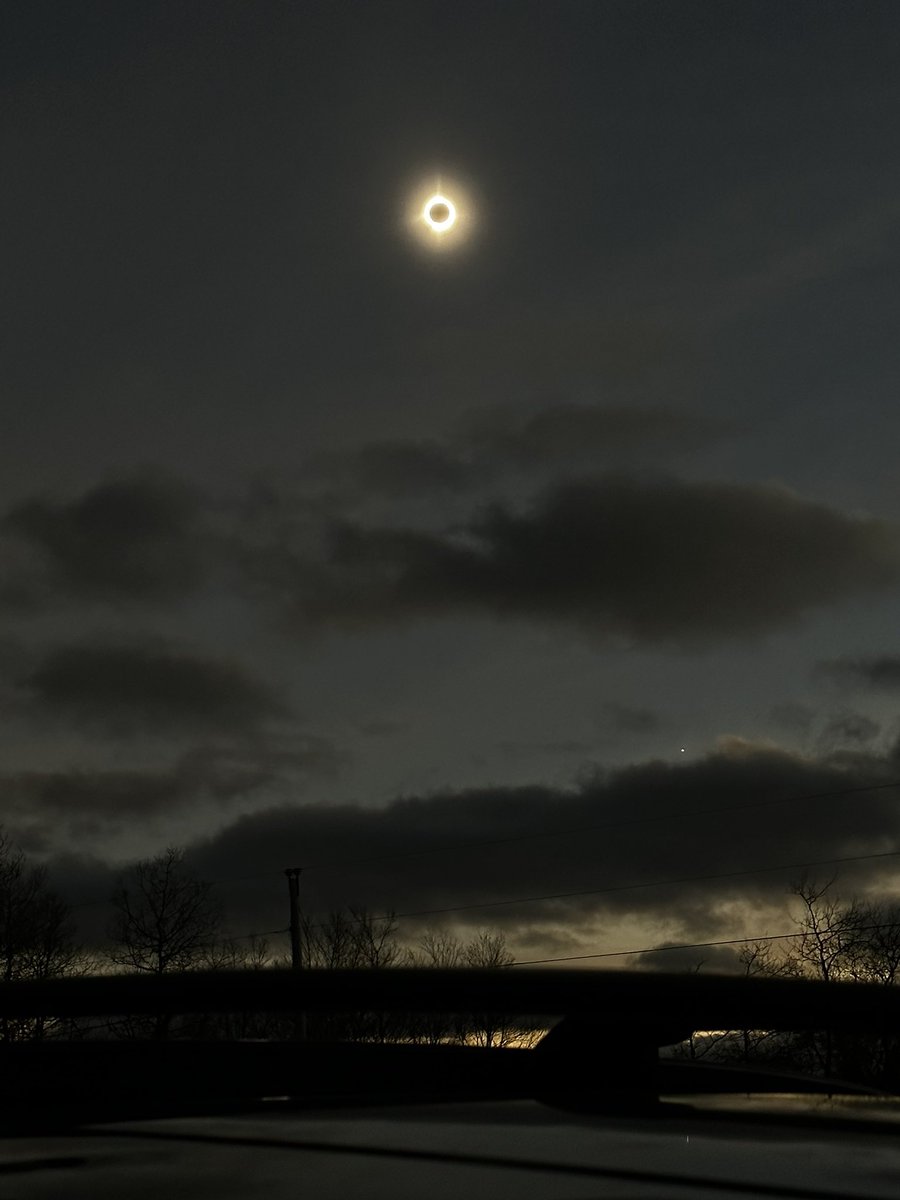 plushiesoup's tweet photo. posted on wrong acc but SOLAR eclipse :D https://t.co/rG00NlRZDA