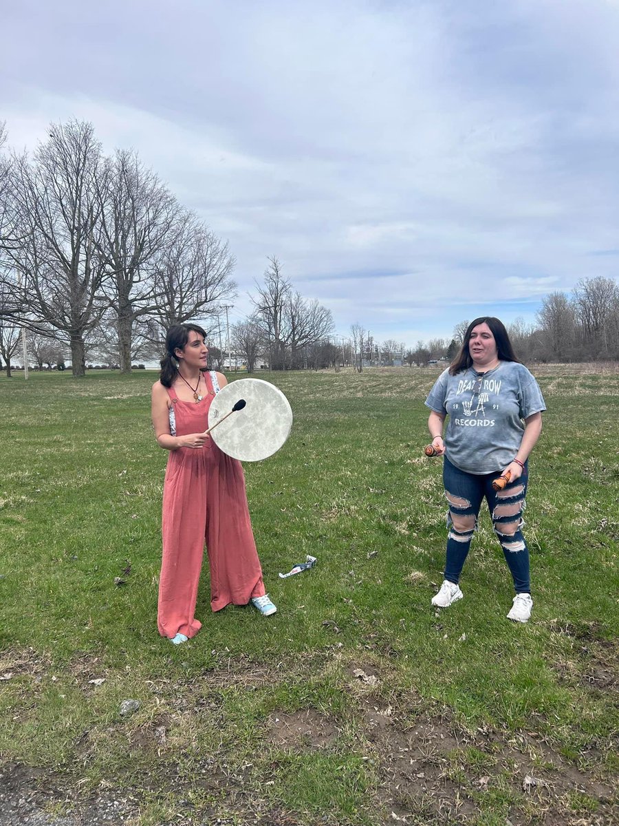 steph_feels's tweet photo. I sure do love my people. So grateful to ring in the eclipse with them, or shall I say drum in the eclipse with them. Community is so sacred and adds so much to life.
#watertownny #holdownupstate https://t.co/yz3eU7lsv6