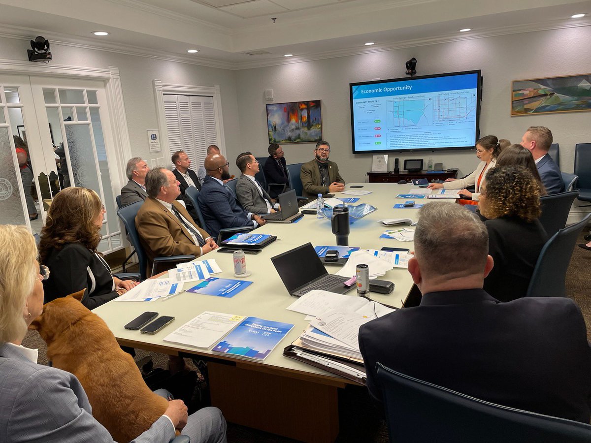 Reviewing progress with our Development & Economic Opportunity leadership. Check out our new Economic Dashboard — an online tool that provides a snapshot of the economic vitality of our region by aggregating data from reliable private & public sources 👉 tampa.gov/economy
