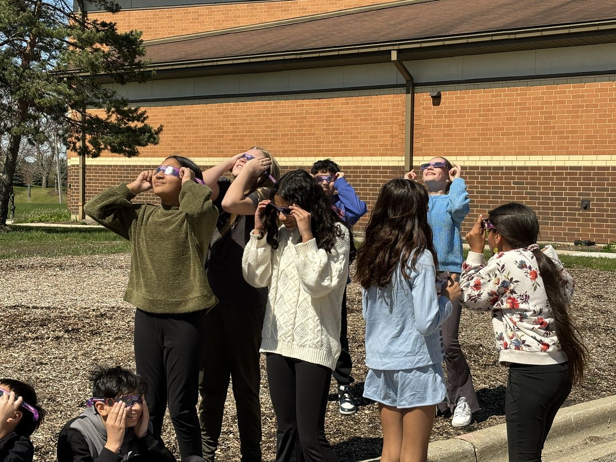 Had fun looking at the eclipse today <a href="/BarbaraRose220/">Barbara Rose Elementary School</a>