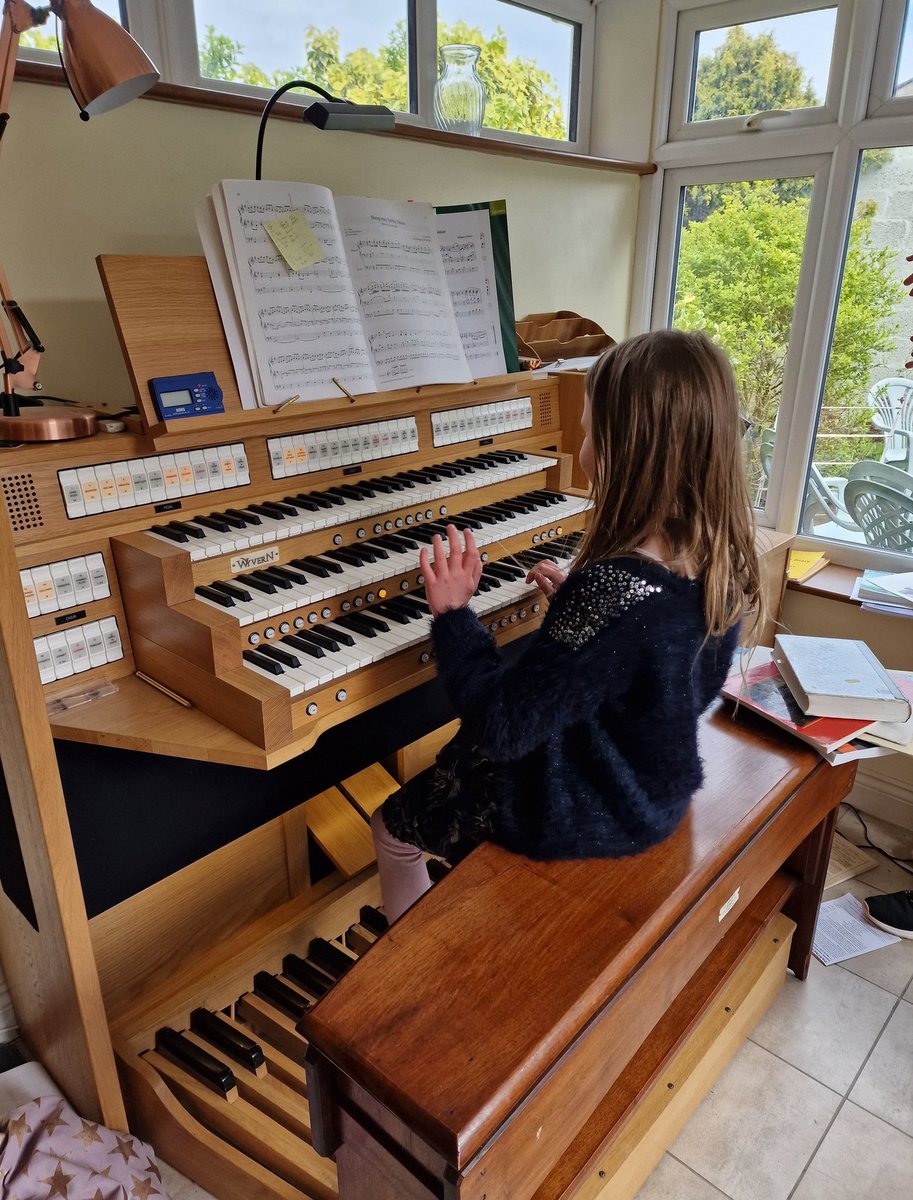 Whenever children come to visit this happens. I'm absolutely convinced the reason we have a lack of organists is simply not being exposed to the instrument, &/or given the chance to explore. This young lady & her brother were fascinated & loved it! 
#playlikeagirl @annalapwood