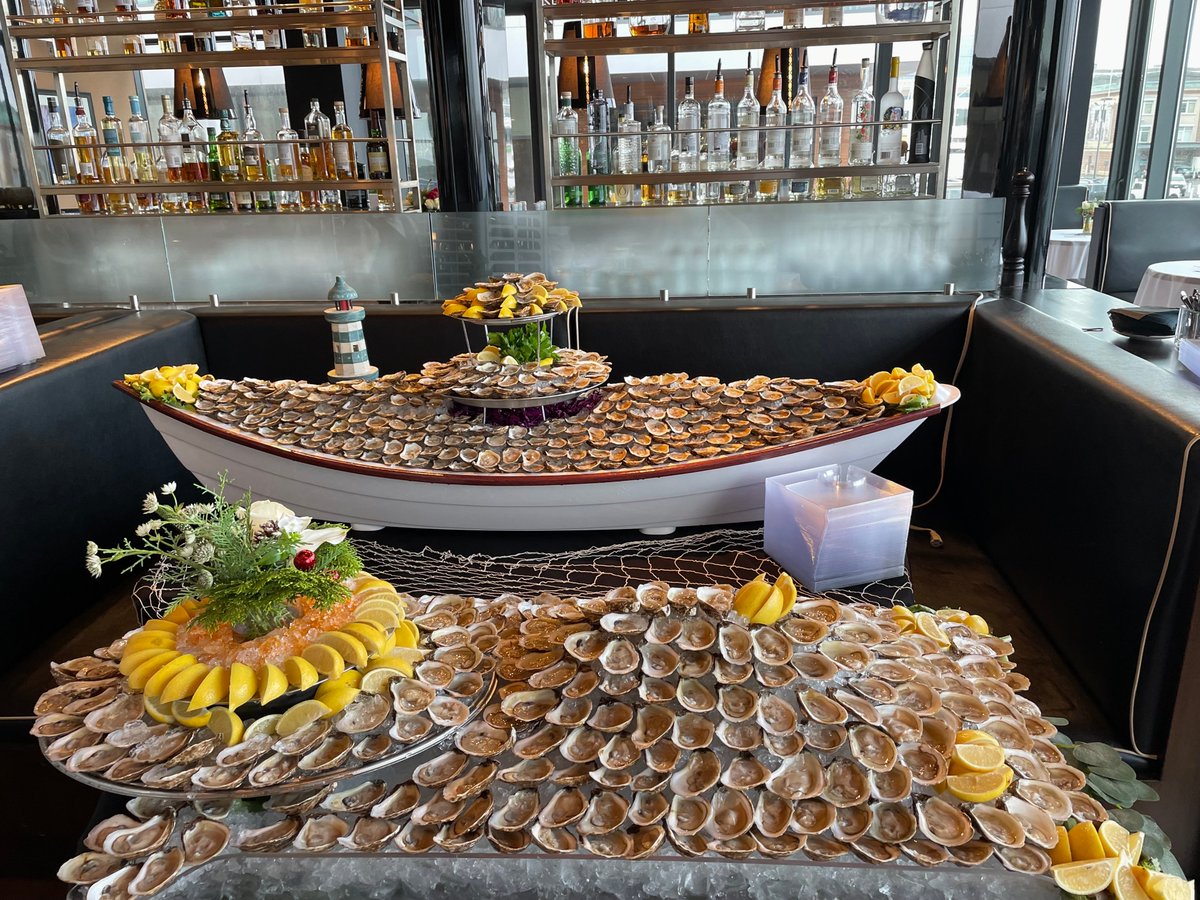 legalseafoods's tweet image. The raw bar boat of our dreams... make a splash when you celebrate a special occasion with us! Contact us to learn more. #LegalSeaFoods #PrivateEvents