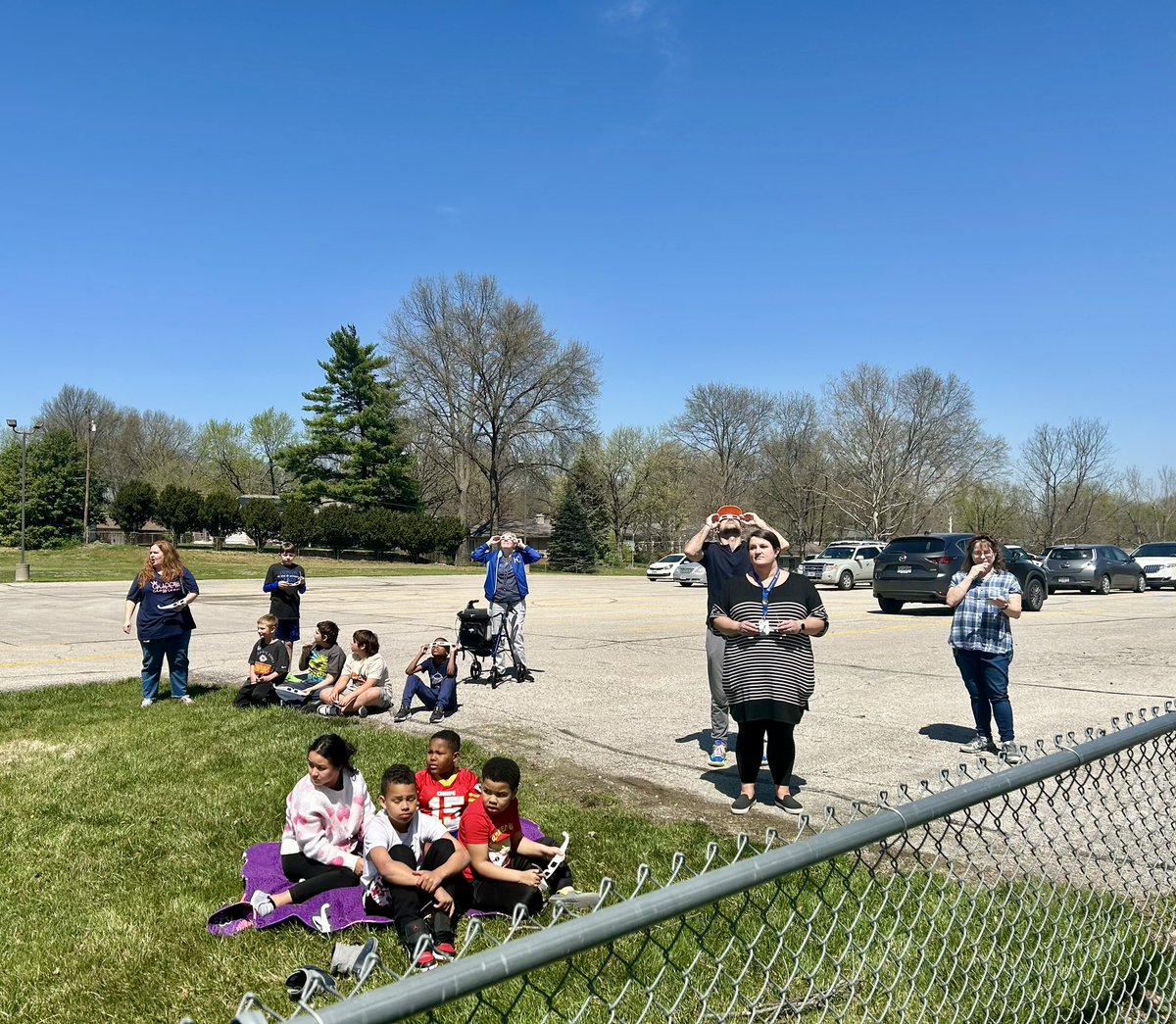Our shining stars with their #EyesOnTheSkiesNKC 💫🌕#GoldenOaksBulldogs