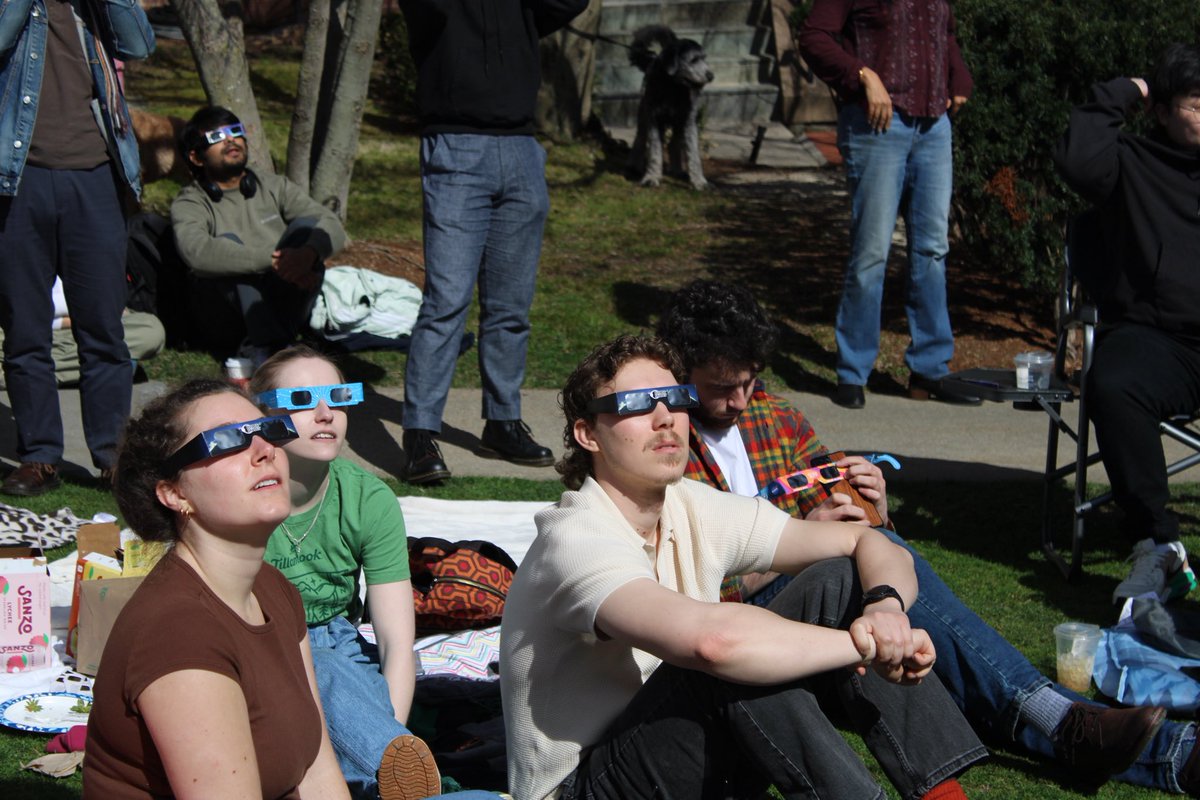 Brown_Optics's tweet photo. Solar eclipse viewing today with #BRUNOS
Thanks @OpticaWorldwide and @SPIEtweets for sponsoring this event! https://t.co/WYVEisQhYg