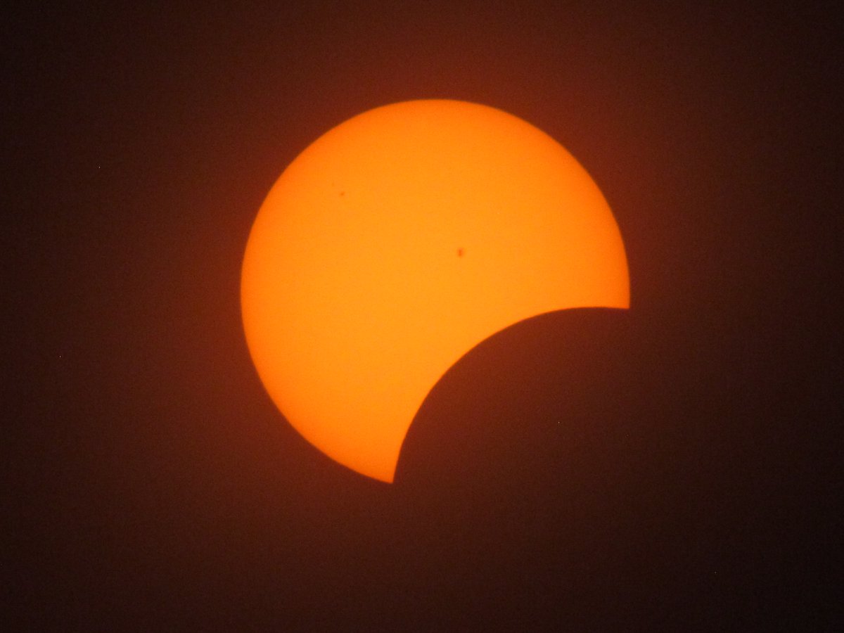 allvin9of9's tweet image. Great eclipse watching at @GeorgeMasonU! Huge watch party hosted by @GMU_COS, and clouds cooperated. Fairfax at 88% totality. #Eclipse2024 @capitalweather @dougkammerer
