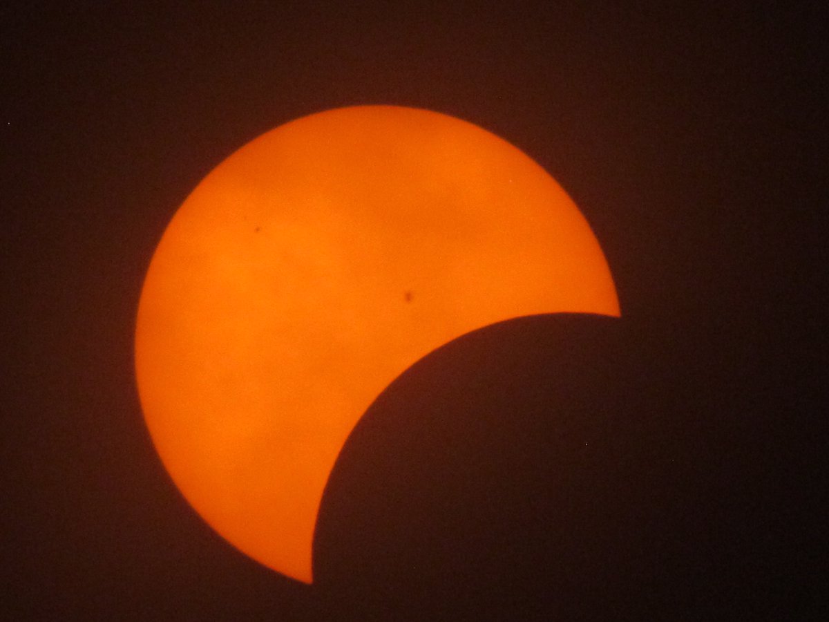 allvin9of9's tweet image. Great eclipse watching at @GeorgeMasonU! Huge watch party hosted by @GMU_COS, and clouds cooperated. Fairfax at 88% totality. #Eclipse2024 @capitalweather @dougkammerer