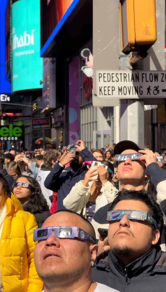 TimesSquareNYC tweet picture