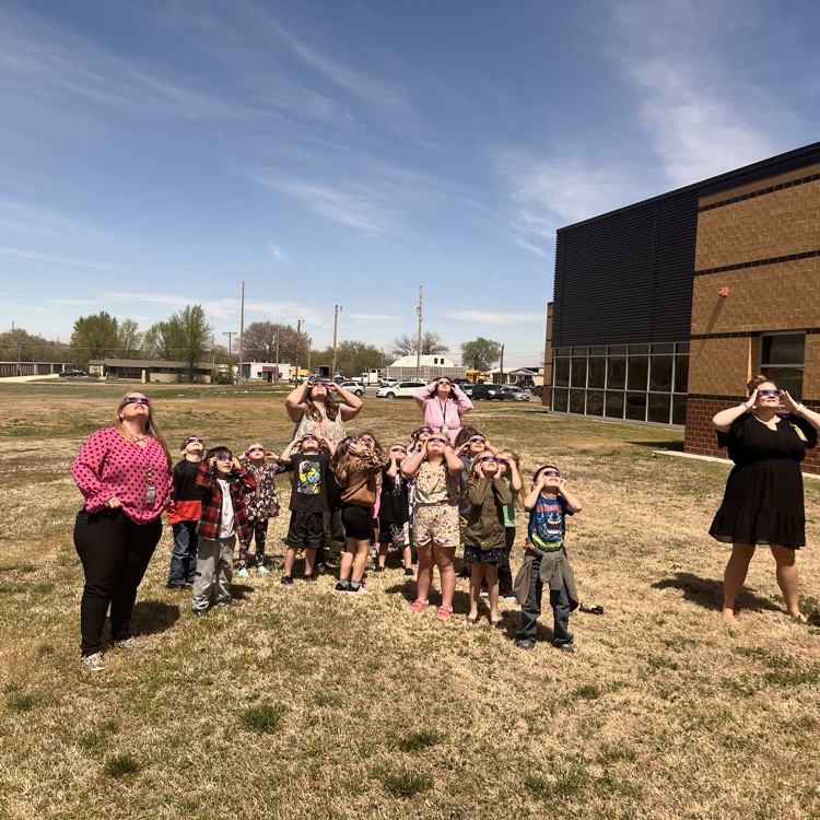 BlackmoreBears's tweet image. Solar Eclipse Day!! The kids (and staff) were PUMPED to get outside and check it out! #PartOfThePride #BEfamily