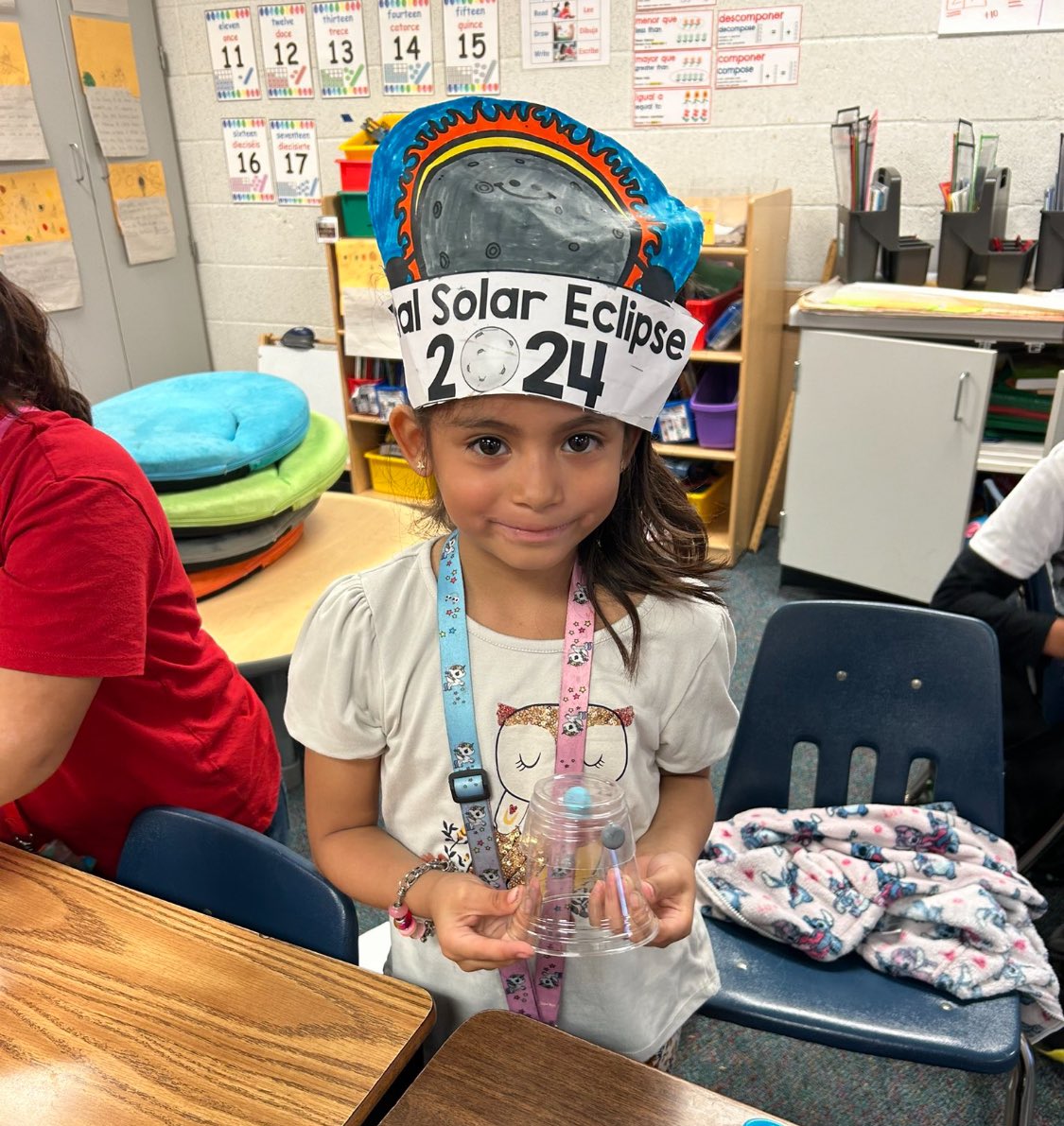 ✌🏼Way DL @ErmelES_AISD enjoyed learning about the solar eclipse☀️🌑🌎 We learned about solar eclipse safety, created hats and models! Our students were excited to witness this natural phenomenon😎