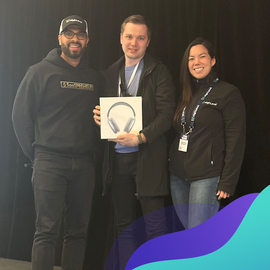 gohighlevel's tweet photo. The HighLevel team had a great time hanging out and networking at the SEO Spring Training event in Scottsdale! From passing out swag to having raffles and giveaways, we loved being a part of it all. What event will we see you at next? 🤩
#GoHighLevel #SEOSpringTraining https://t.co/bZmqS34dPO
