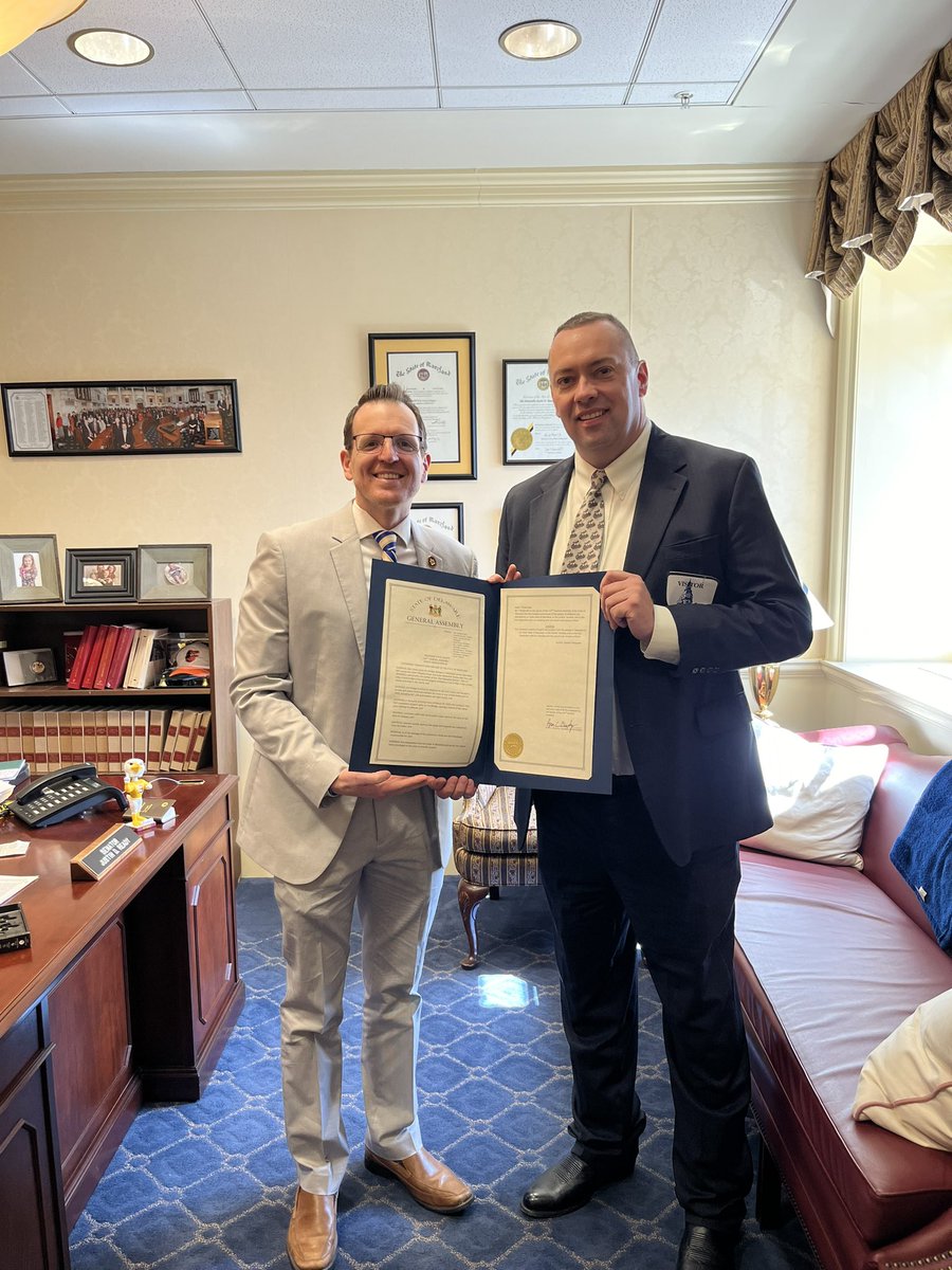 This morning, Delaware Senator @BrianPettyjohn who is my counterpart GOP Whip in DE, brought over resolution passed by DE Senate expressing condolences & prayers for those who lost their lives in Key Bridge collapse and the 1st responders involved. I read it in full on Senate…