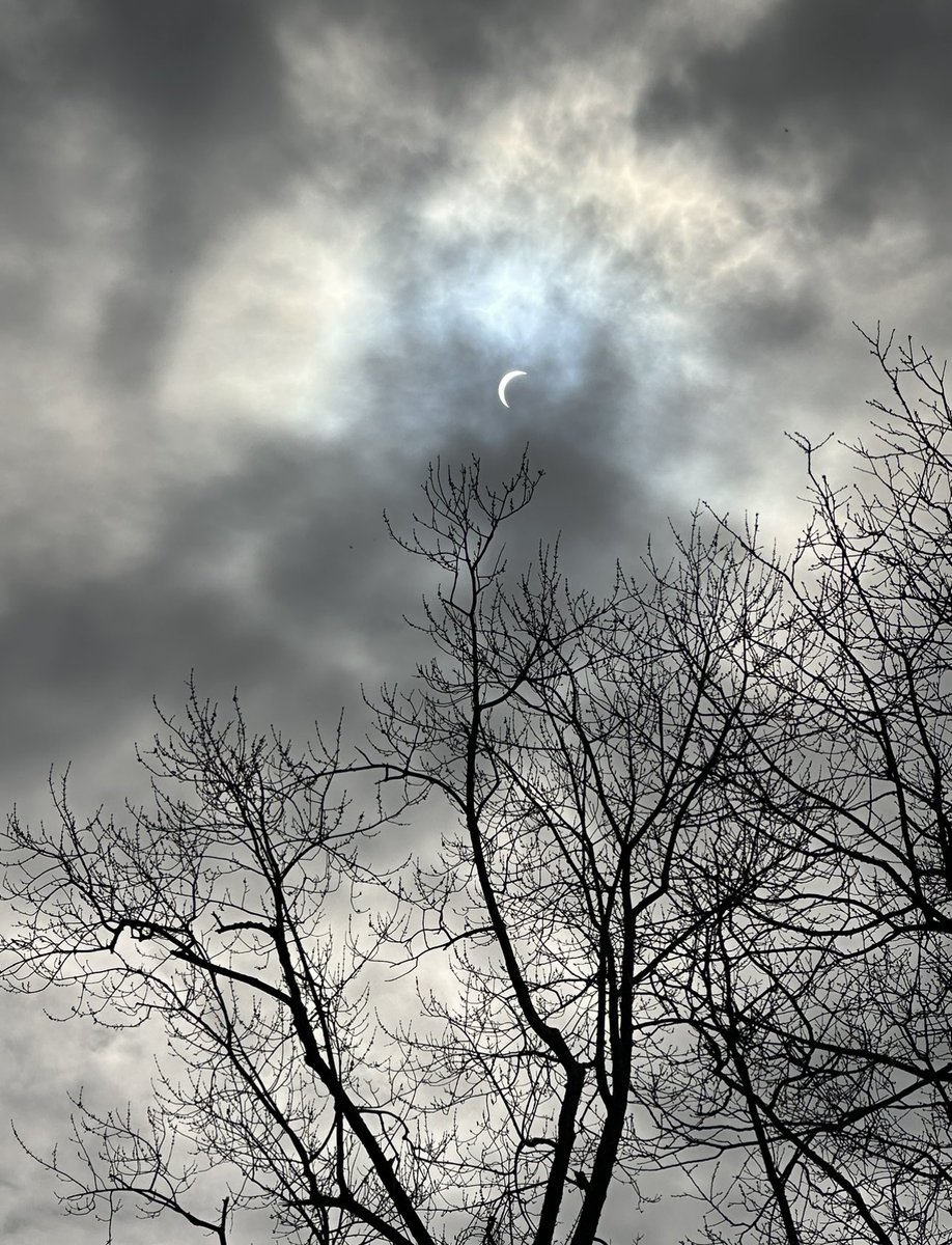 Mommaof2's tweet photo. Bright and sunny until 3 pm. Clouds until about 4:15 when it was just about over. 🤣 I did get some good cloudy eclipse ones tho! #eclipse #SolarEclipse2024 #eclipseacrossamerica #cloudyeclipse #maybeillbealiveforthenextone #in2044🤣 https://t.co/MiWiFeDwts