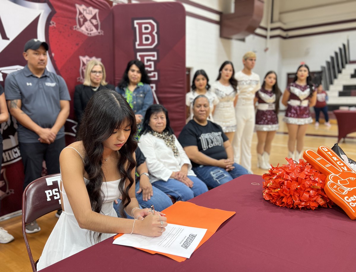 Congratulations to PSJA ECHS senior Rehanna Reyes for signing a letter to be a part of history as a member of the inaugural UTRGV Drill Team, set to debut in 2025! 🤠🧡 Way to go!
