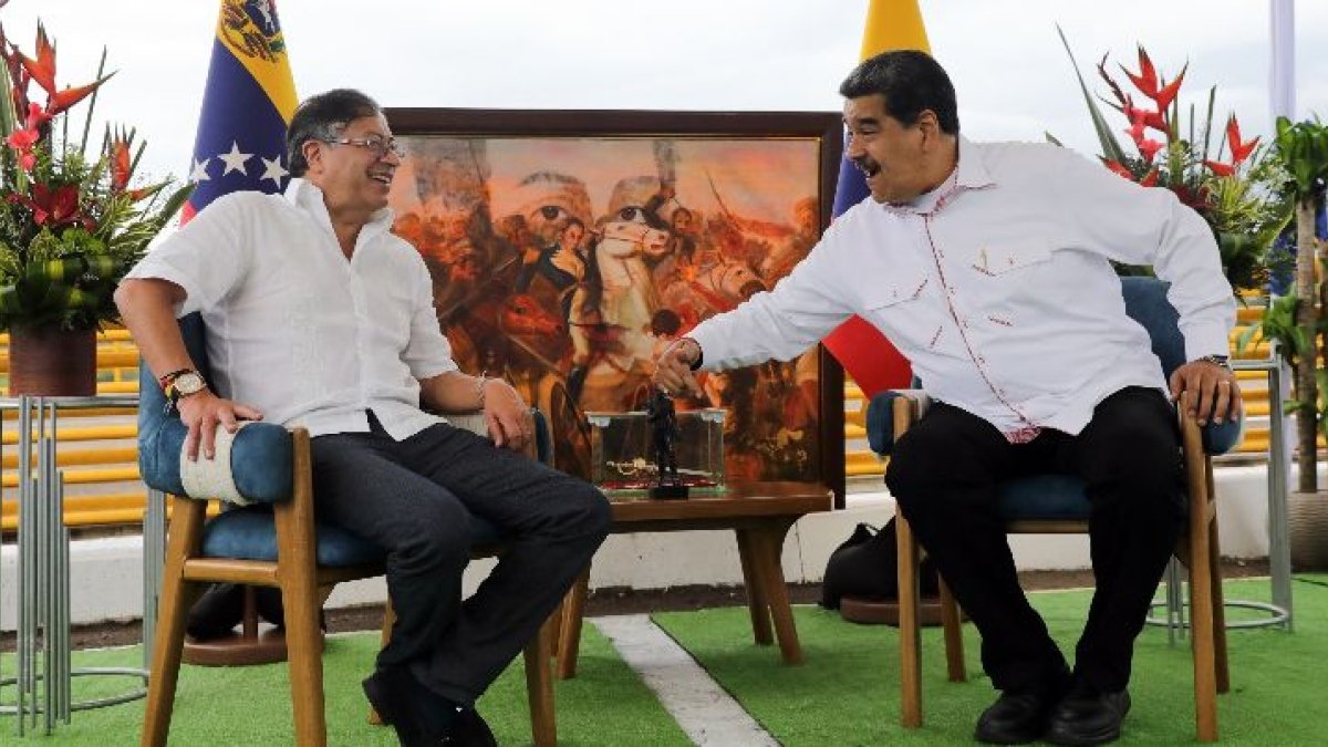 🚨🇻🇪🇨🇴 #ÚLTIMAHORA El presidente de Colombia, Gustavo Petro, viajará mañana a Venezuela para reunirse con su homólogo venezolano, Nicolás Maduro. Así lo revelaron medios colombianos hace minutos. Se desconocen los temas a tratar.