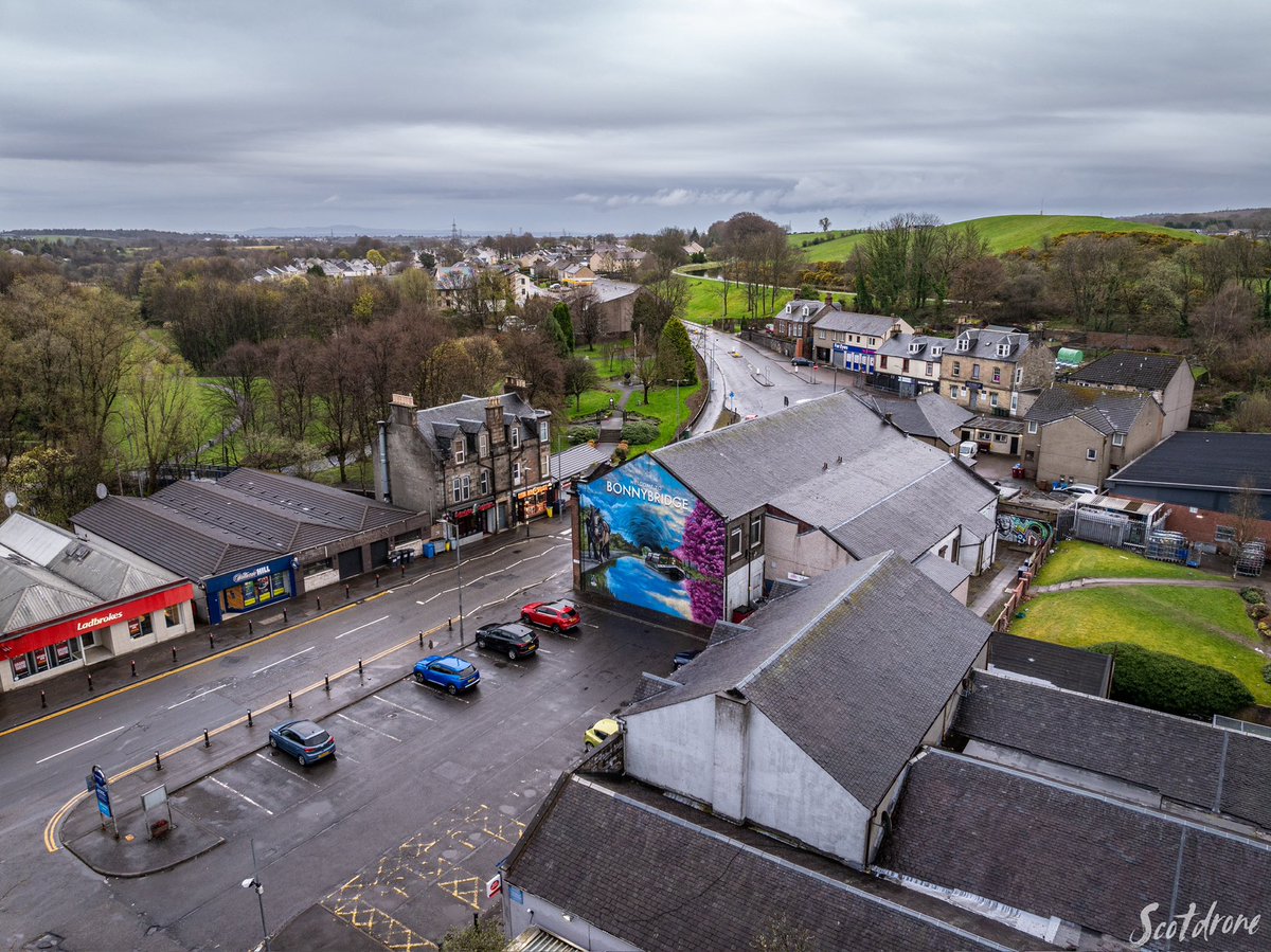 “Welcome to Bonnybridge” - a view of the town centre tonight 😊 #bonnybridge #falkirk #visitfalkirk #scotland #drone