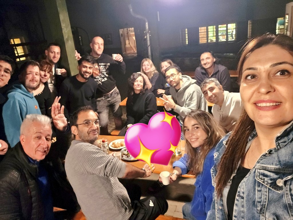 ilknrm's tweet image. Gün sonu.. Bizim ekip🌸
#çekya #brno #projectgroup