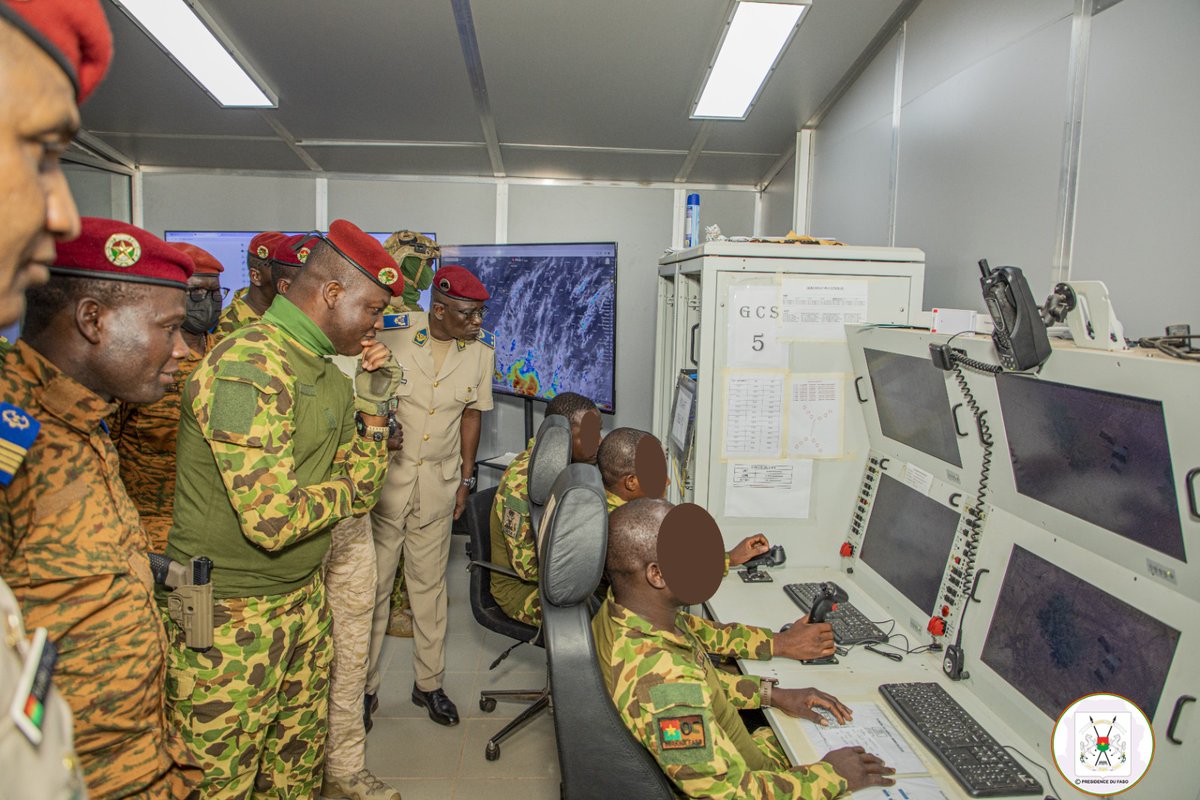 #BurkinaFaso🇧🇫 - Rare view into the operations centre at the base in #Sapone with operator stations for the drones.
