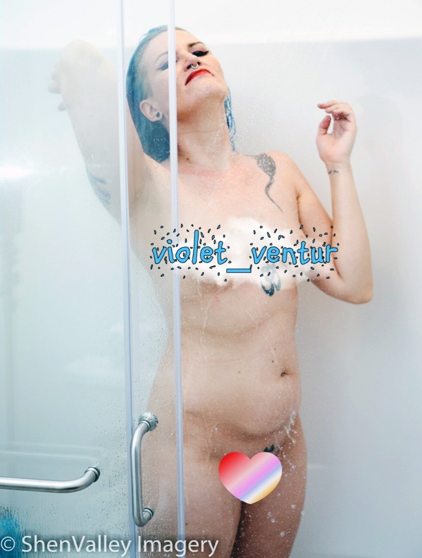 Do you have a @ManyVids account? If so, please vote for me in their April showers photo contest! You can vote for free once per day! manyvids.com/MV-contest/581…