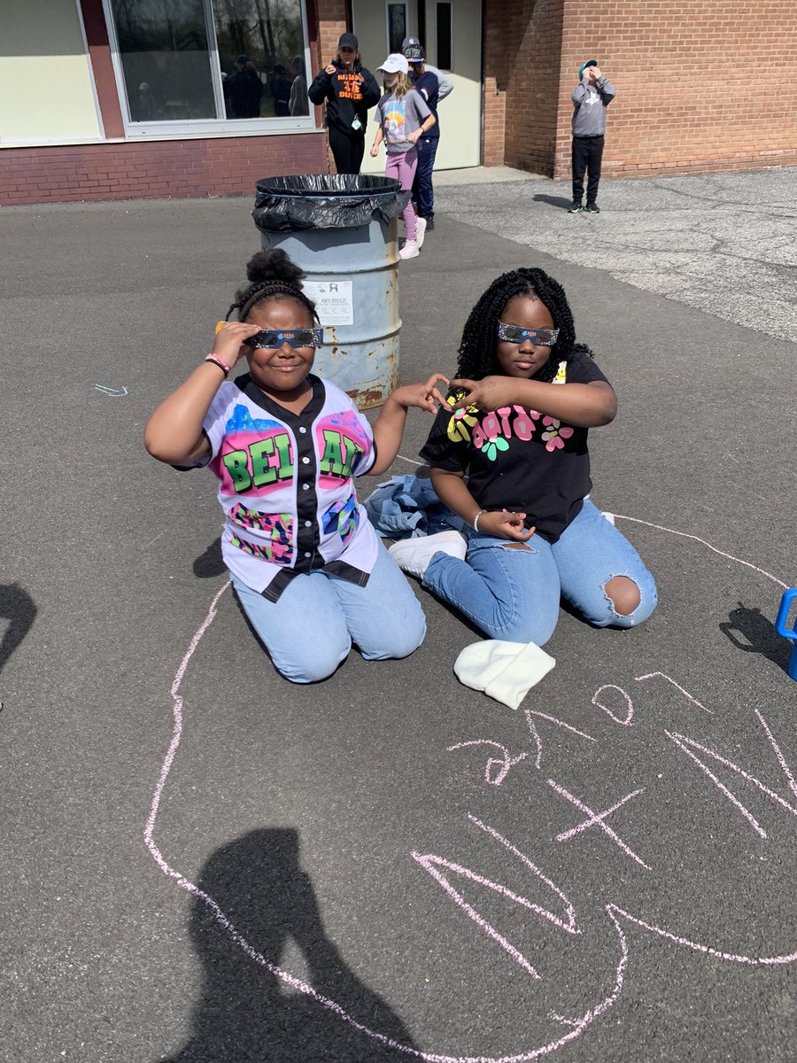 E McCavara tweet media