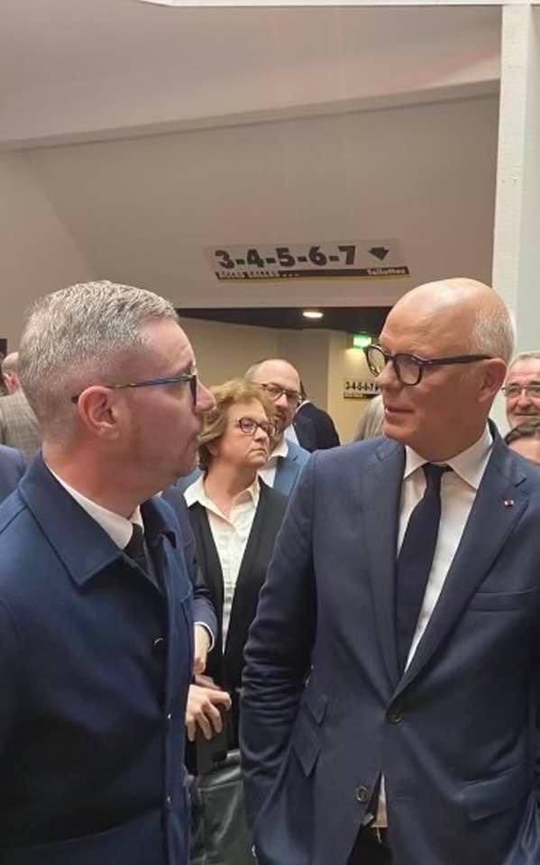 OrHorizons's tweet photo. 🔵 ⚪️ Réunion nationale des cadres @HorizonsLeParti suivie d’une réunion publique régionale sous le signe de l’Europe @BesoindEurope 
Convivialité, énergie et perspectives à #Besançon avec @EPhilippe_LH 
« Ma détermination est totale » 
@ValerieHayer @NathalieLoiseau @GillesBoyer https://t.co/bPZMDzwWpy