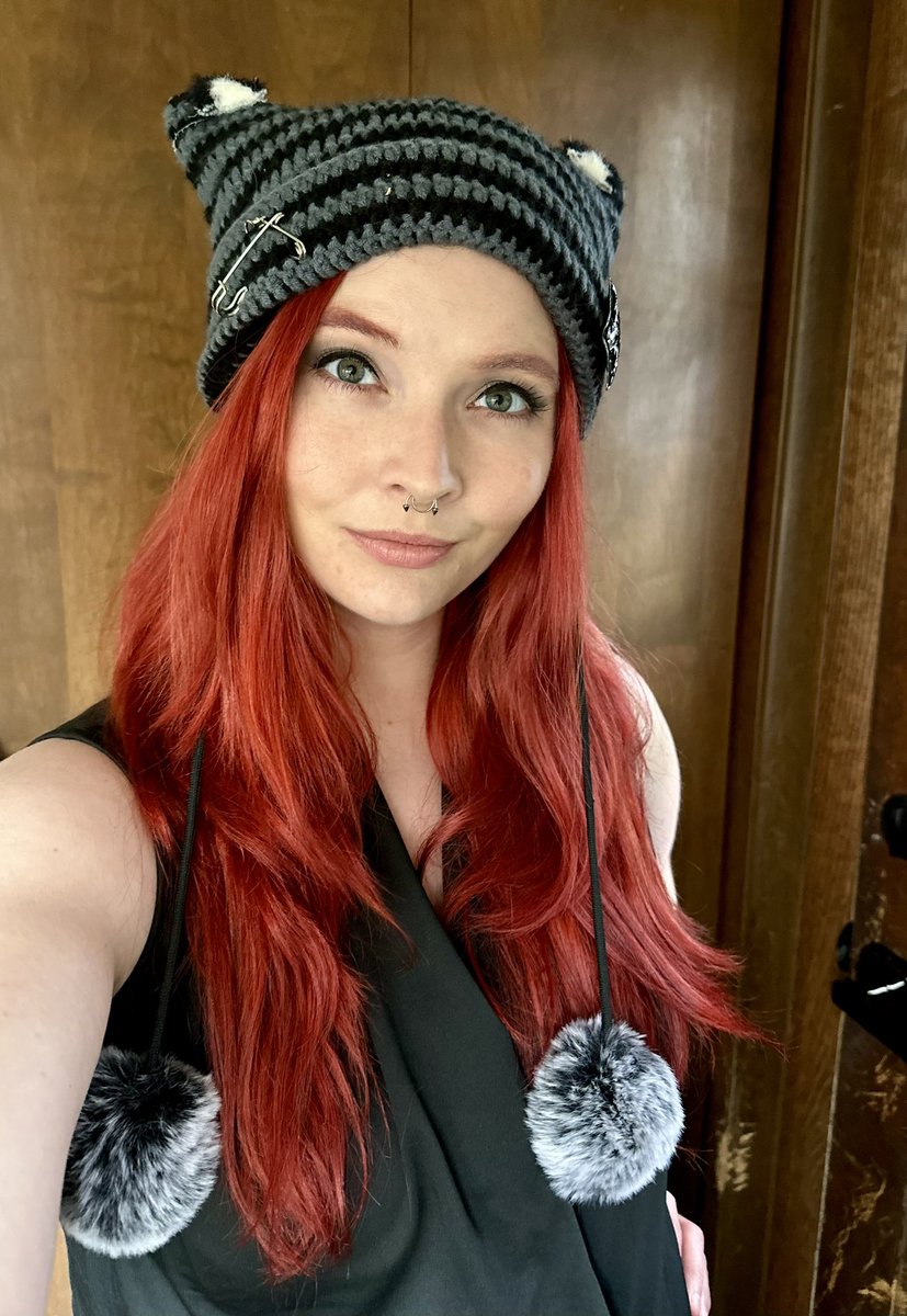 animatedhello's tweet photo. Did the eclipse turn anyone else into a ginger?
#ginger #emo #beanie #cat #eclipse #buffalony #stepoutbuffalo #heatherdunham https://t.co/huDN3f4kOJ