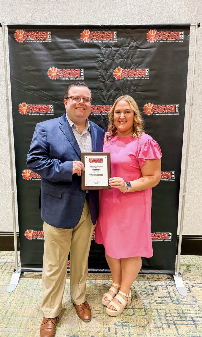 Thank you to the @USBWA. I am deeply humbled to receive the Rising Star Award. Thank you to my wife Victoria, my parents Molly and Gerry and my family, friends, colleagues. Thank you to the people who believed in me and gave me opportunities. And thank you fans for following!