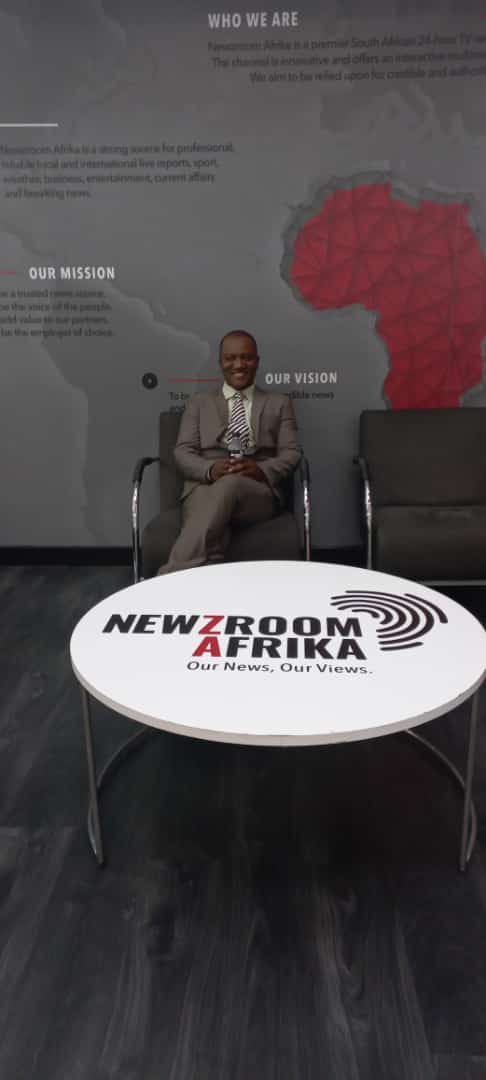 This man on the picture is Luke Mufaro Dzviti SJ .He used to grace the newsroom africa studios has swindled more than R3MILLION from Zimbabweans living in South Africa.He is not answering his South African phone number and is believed to be using a Zambian passport @Newzroom405