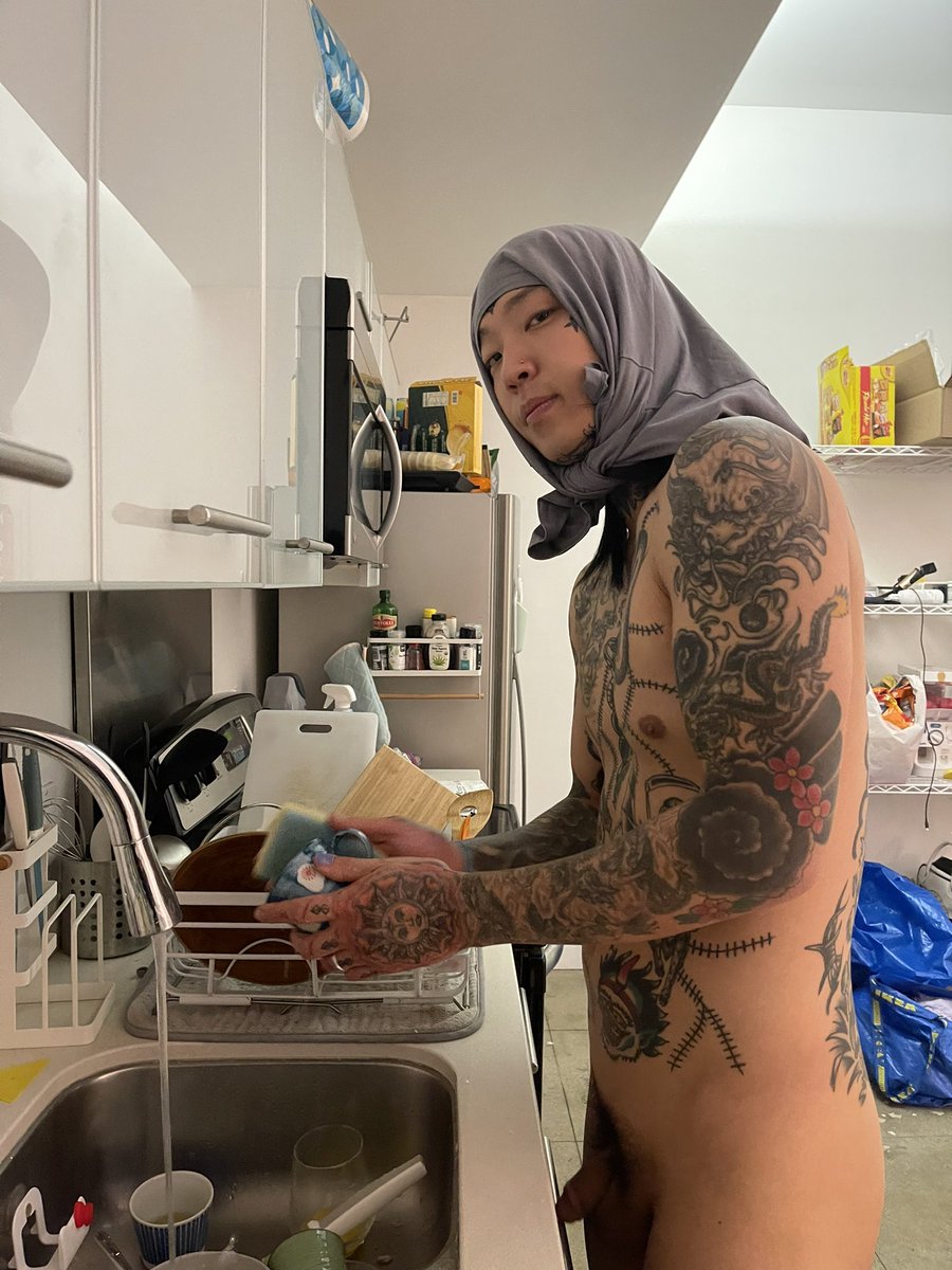 Anybody else does dishes naked? 🤣