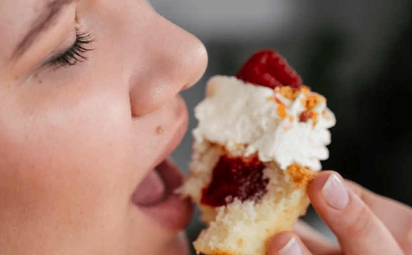 How to Introduce Whipped Cream Into Your Sex Life Without Completely Ignoring Your Partner: ow.ly/99AZ50R9vhw