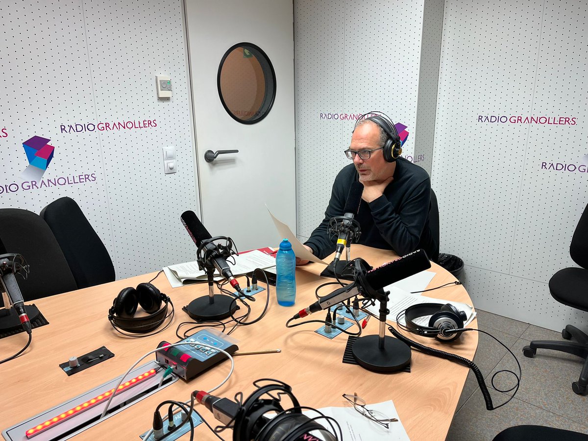 #MAC2024 - Pòdcast 🆕🔊 Ens estrenem a l'ona de @RadioGranollers per posar-vos al dia del sector audiovisual a Catalunya Tres coses de què parlem al 1⃣r capítol: 🧠#IA 📻Els reptes de la ràdio local, amb @gemmappdd 📈Un tastet de la fira, amb @CRAMS_ shorturl.at/cBMV3