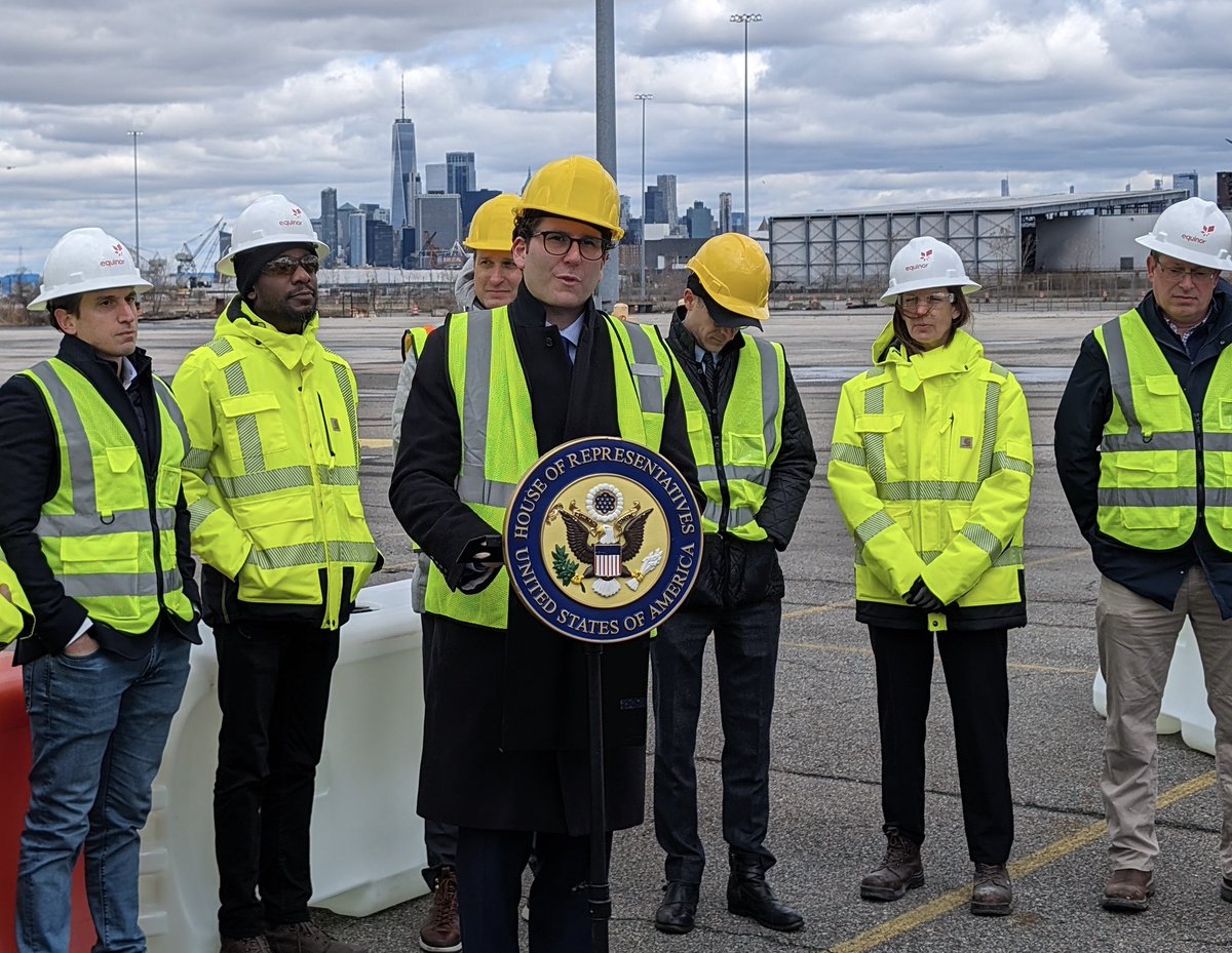 Great to have joined on behalf of @NYSERDA, @RepDanGoldman , @EquinorWindUS and @NYCEDC to tour the South Brooklyn Marine Terminal, and highlight the impact the #IRA is having on #offshorewind