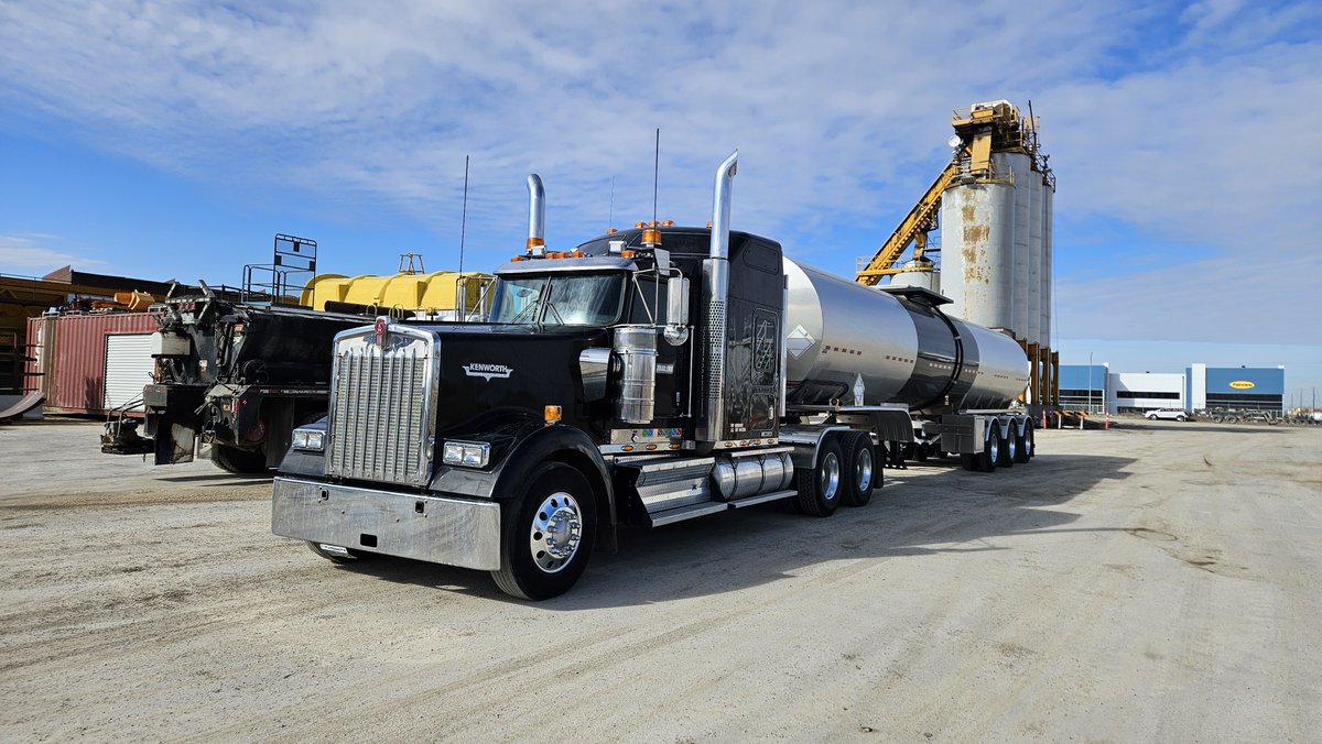 We would like to thank Maple leaf Construction on the purchase of this new 2025 Etnyre hot oil Tanker. Thanks for for continued buisness! #quereltrailers #mapleleafconstruction #etnyre #TANKER #haulmore #everyhaul