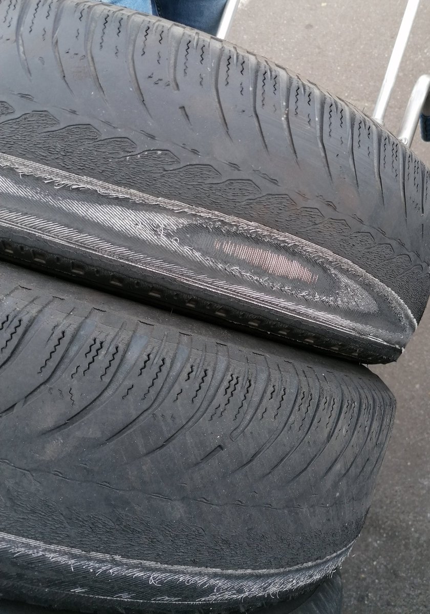 MaximalesD's tweet image. Ein dringender Appell an alle Fahrzeughalter*innen:
(Ernsthaft, ist wirklich wichtig!)

Niemand verlangt von &quot;Endkund*innen&quot; dass sie fundiertes Fachwissen über Autos haben, aber achtet bitte auf die einfachsten Dinge an euren Fahrzeugen...Reifen zum Beispiel...
 
1/9