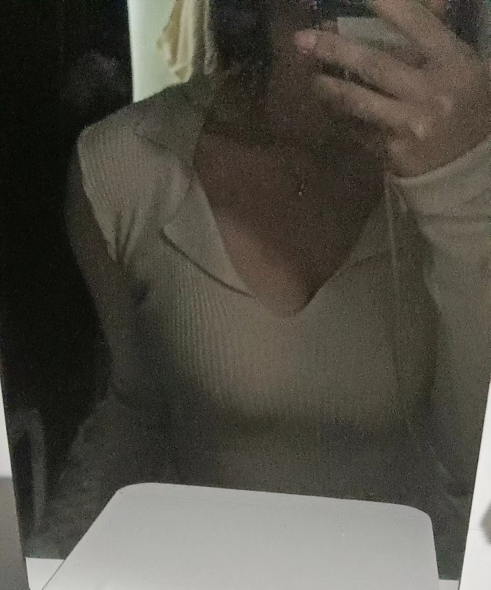 NANA040919's tweet photo. 这个衣服和内搭（包括贴身的在内），喜欢的联系，不懂的就不要问了。 https://t.co/9P5tSgkfPu