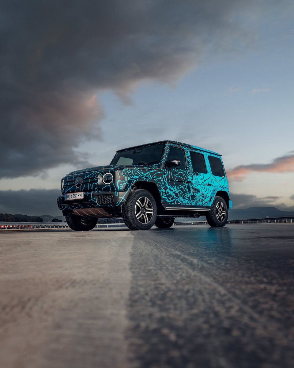 cole_marzen's tweet photo. The 2025 Mercedes-Benz G 580 with EQ Technology will make its world premiere on April 24 with heavy design influence from 2021’s EQG Concept, dual 12.3-inch displays, as well as up to around 536 hp and 300 miles of electric range. #MercededBenz #GClassEV #GClass #BEVs #EVs #SUVs https://t.co/98Jwyb9Oty
