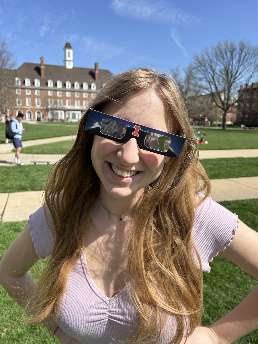 Catching the solar eclipse in style with these Illinois eclipse glasses! 🌞🌑✨