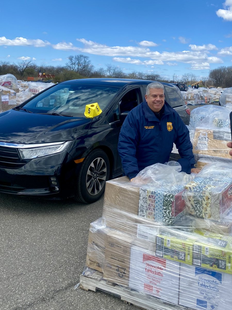 This weekend, I joined Chasdei Lev and local leaders in their annual Passover Food Distribution. I am grateful for the dedication of organizers and volunteers working to support families in need in our community.