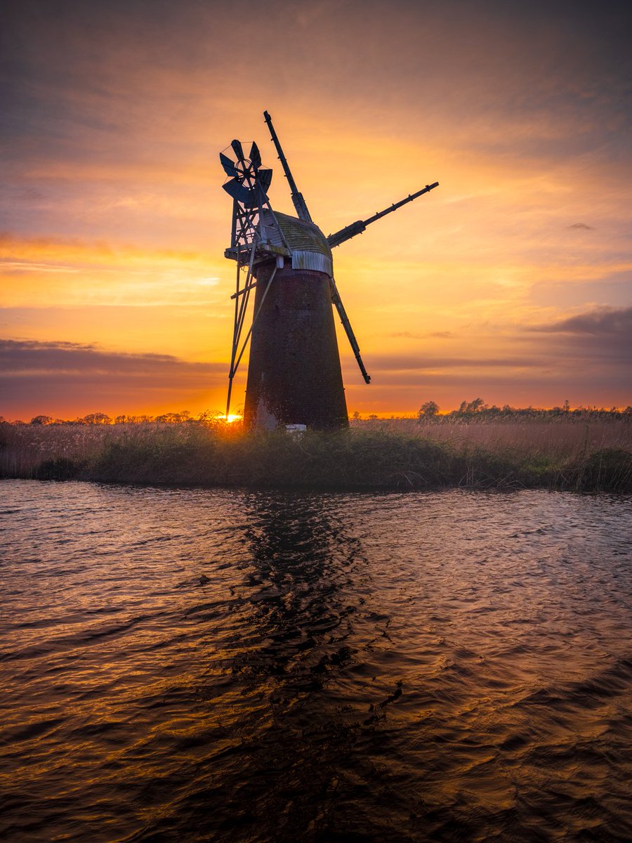 On a whim, I drove to 3 hours to Norfolk on Saturday (as you do). I decided to go straight to Turf Fen mill and was greeted by a cracking sunset. Also heard my first ever Bittern, calling across the fens as the light faded, which made my trip. #norfolkbroads